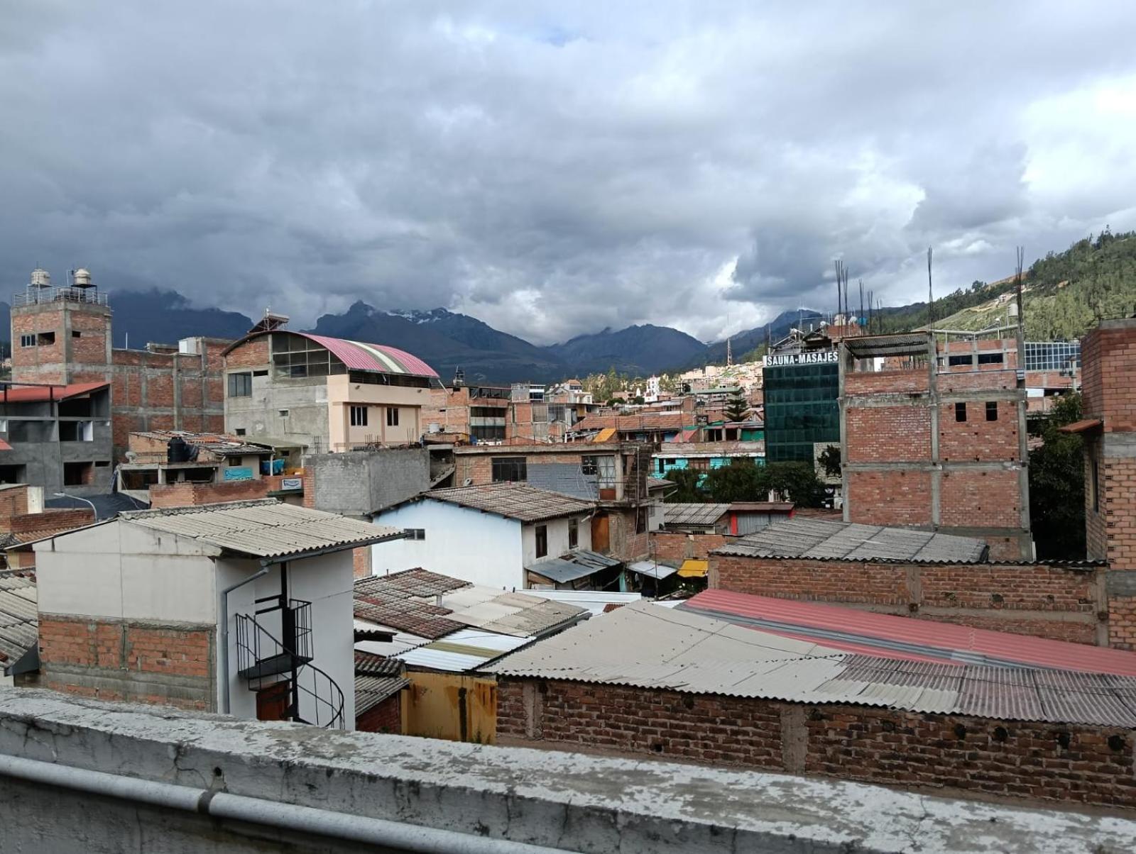 Andean Hostel Huaraz  Extérieur photo